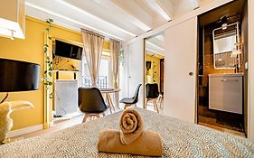 Warm&well-appointed studio Foch Masséna district